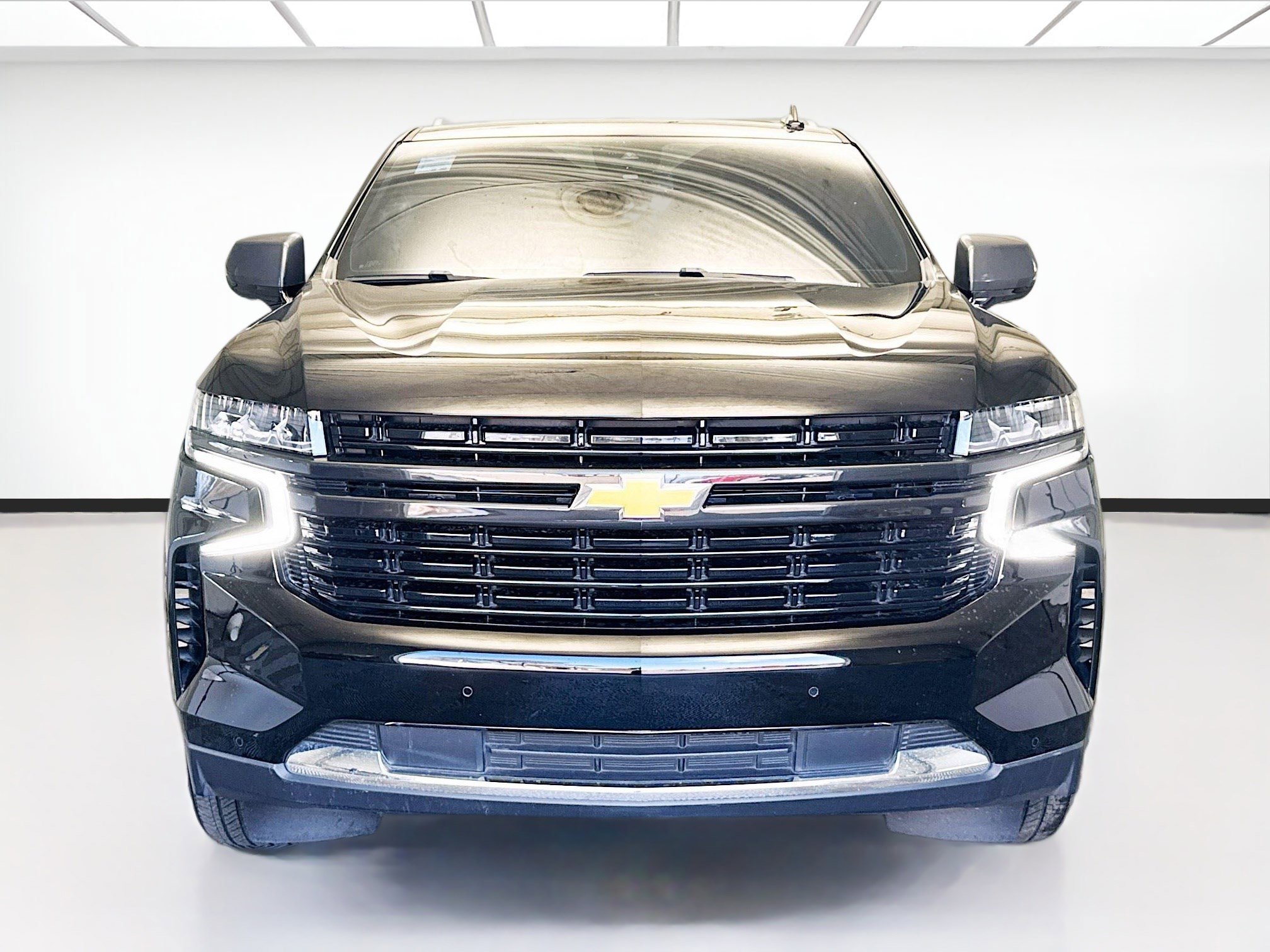 Used 2024 Chevrolet Suburban Premier image 2