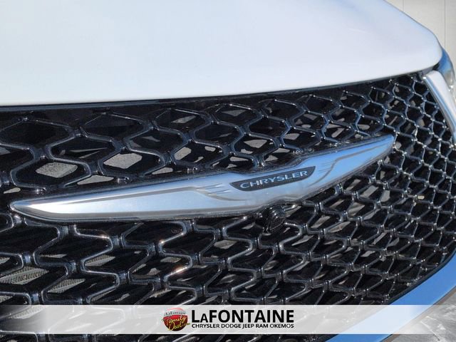 Used 2024 Chrysler Pacifica Touring-L image 9