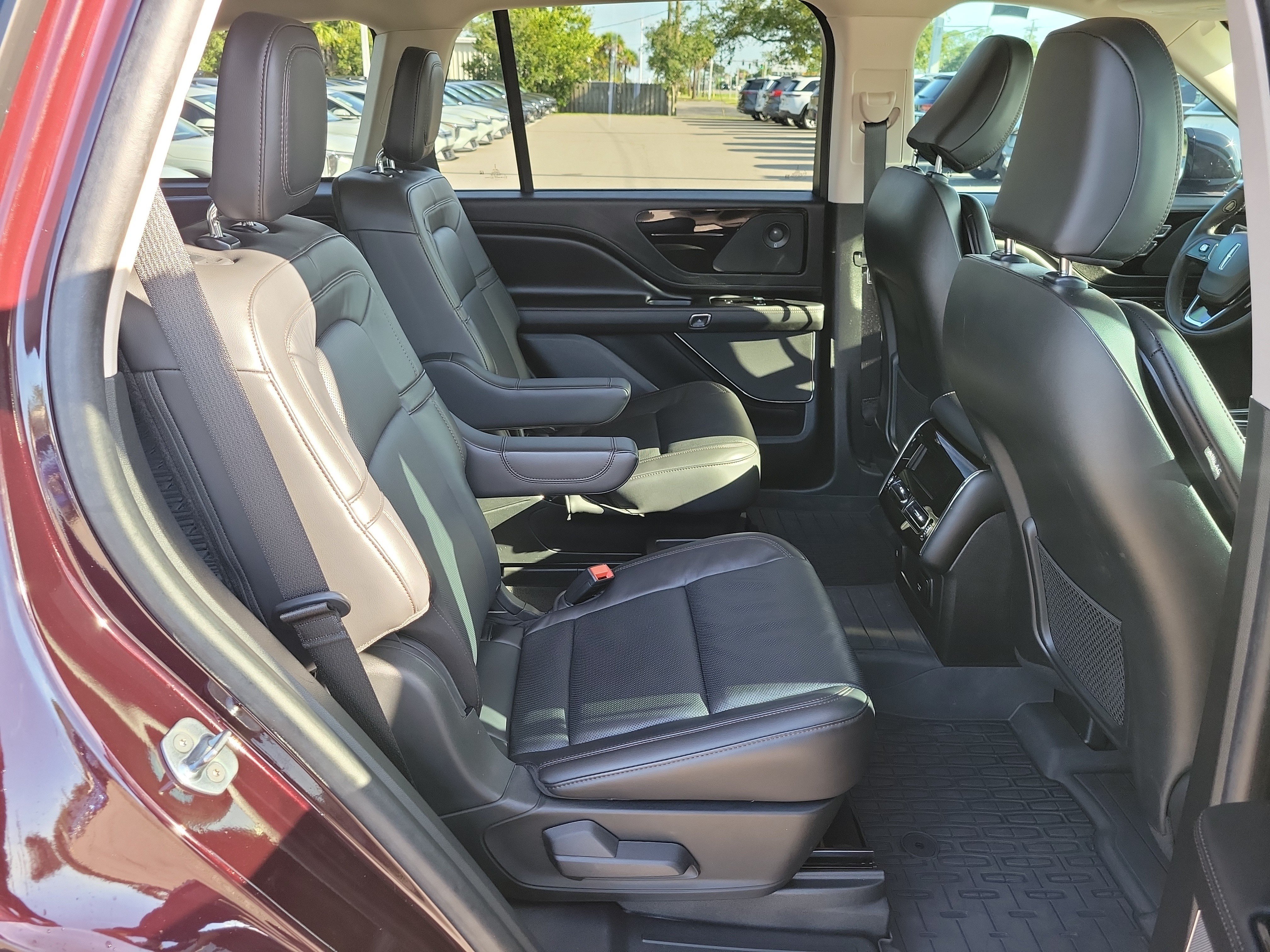 Used 2024 Lincoln Aviator Reserve w/ Equipment Group 201A RWD image 11