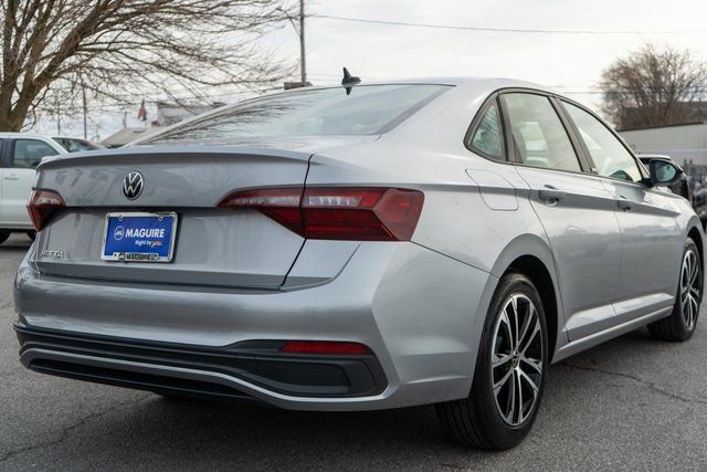 Used 2024 Volkswagen Jetta Sport image 6