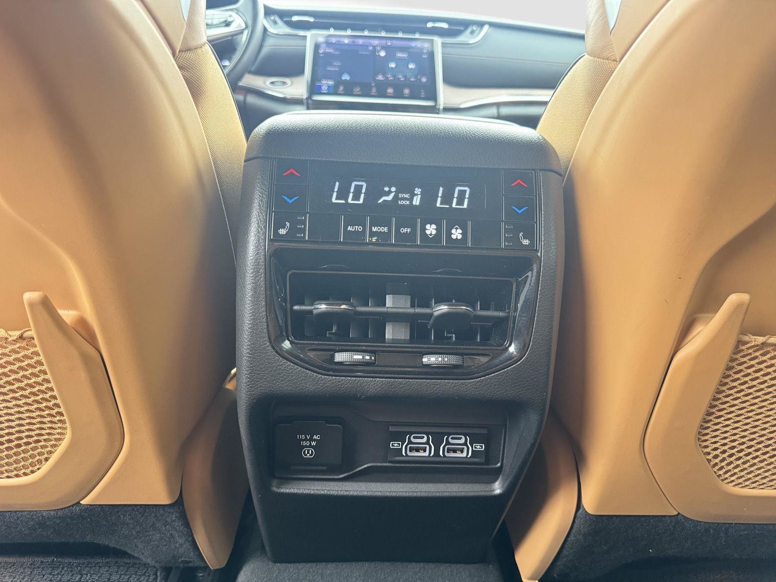 Used 2024 Jeep Grand Cherokee Summit AWD/4WD image 36