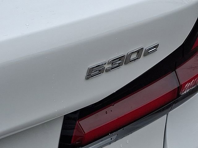 Used 2021 BMW 530e w/ Parking Assistance Package image 40