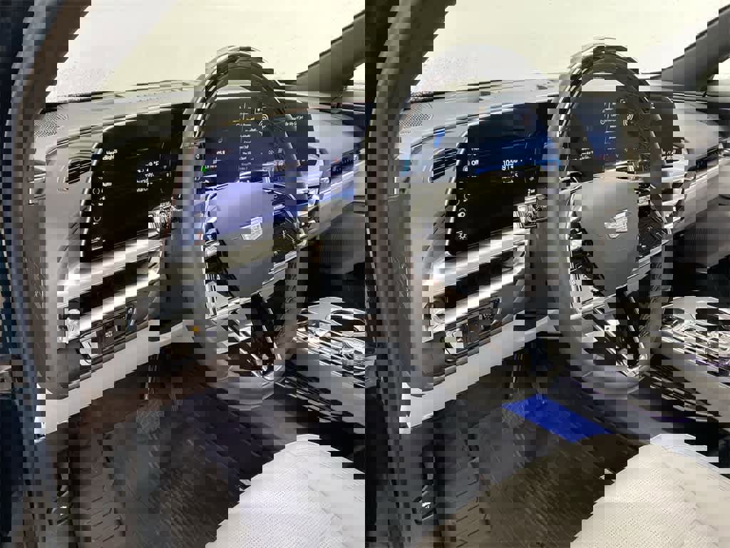 Certified 2025 Cadillac Lyriq Luxury w/ LPO, Floor Liner Package image 2