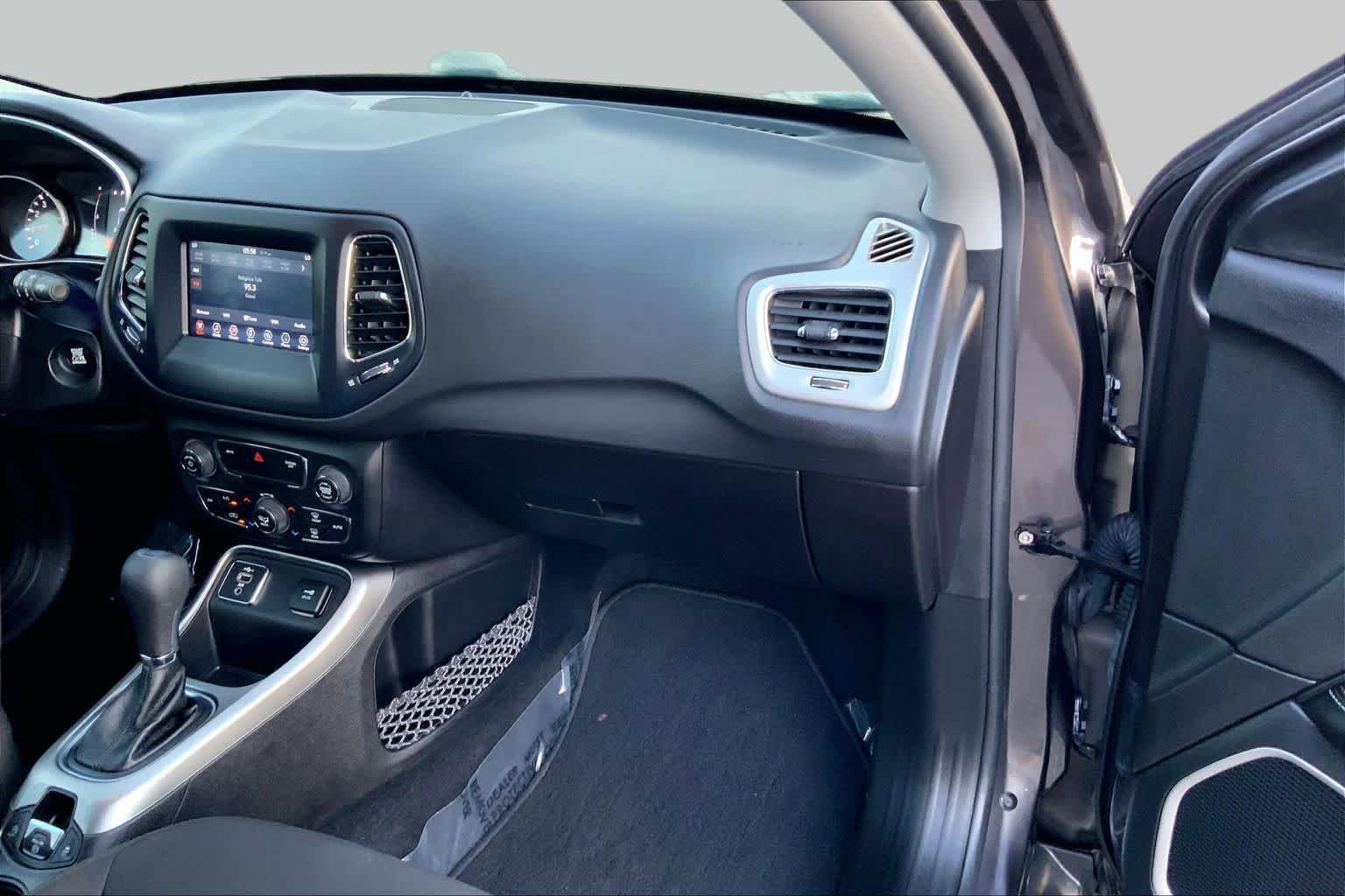 Used 2021 Jeep Compass Sport w/ Cold Weather Group FWD image 18