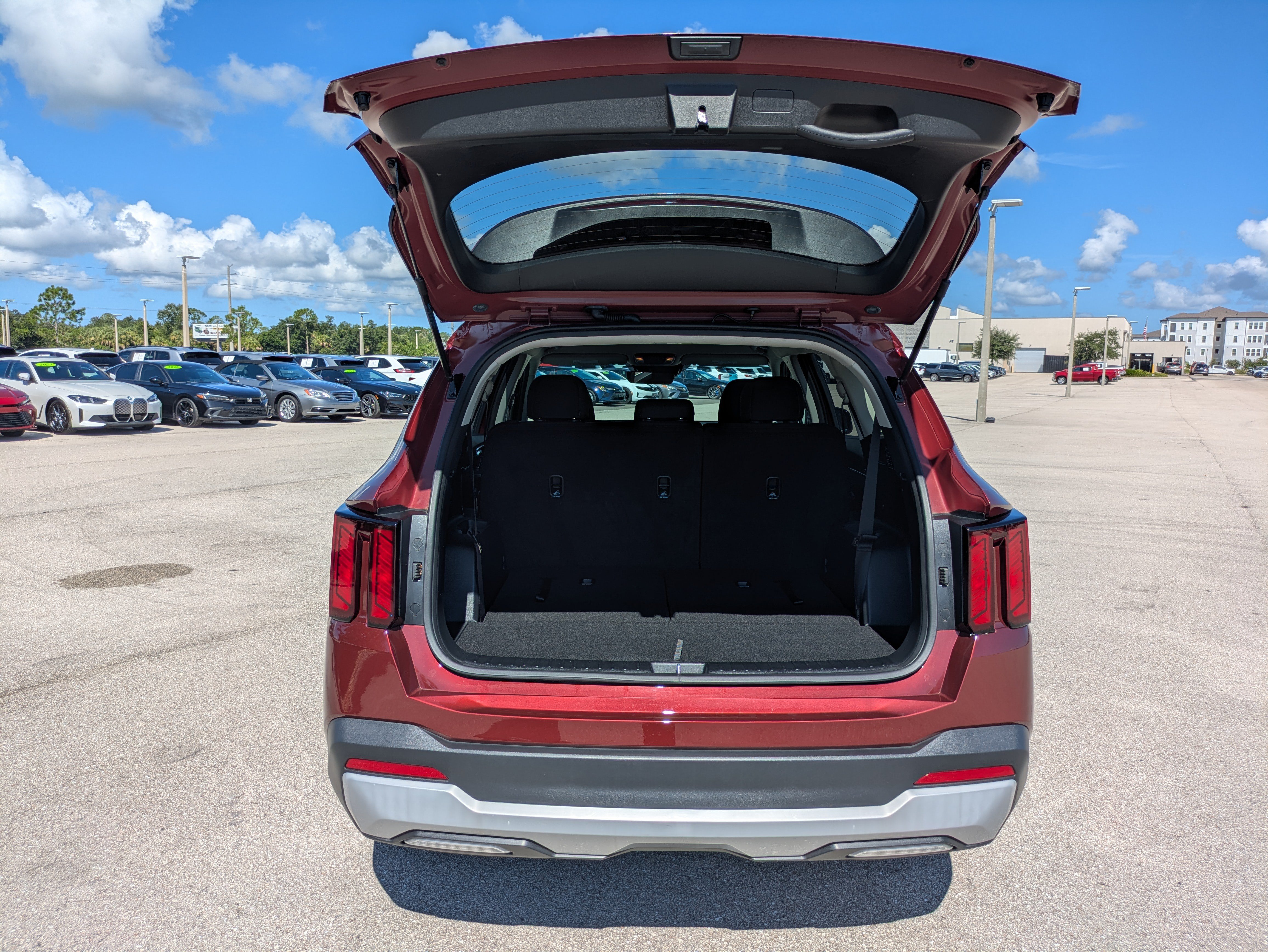 Certified 2025 Kia Sorento LX FWD image 28