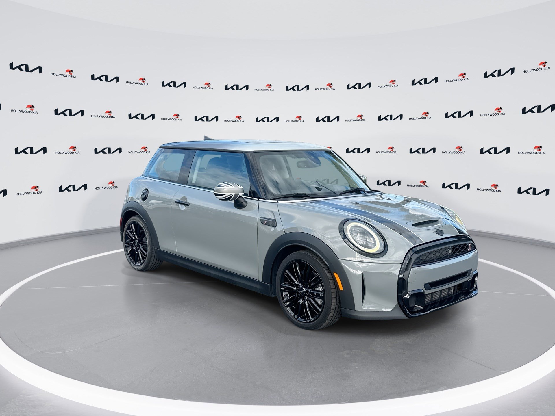 Used 2023 MINI Cooper S image 2