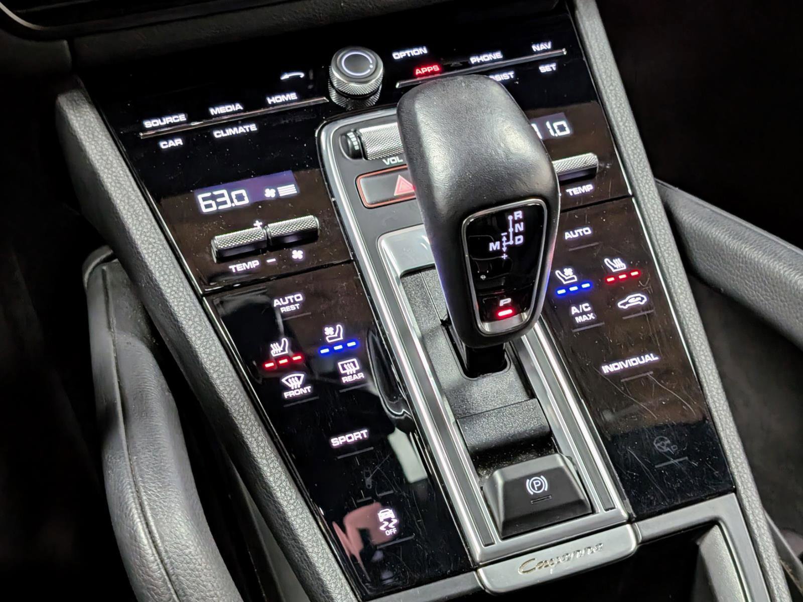 Used 2022 Porsche Cayenne Platinum Edition w/ Premium Package image 26