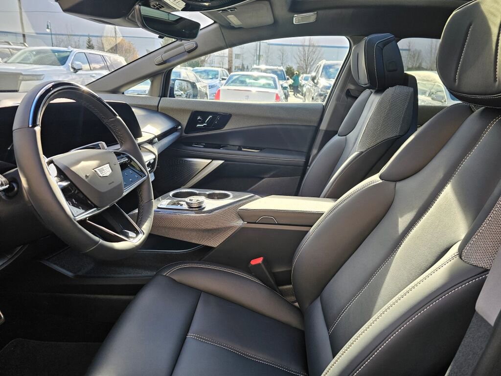 New 2026 Cadillac Optiq Luxury 1 image 26