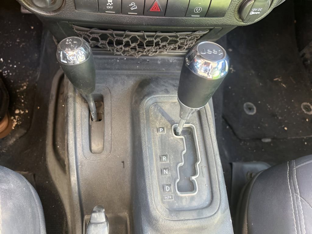 Used 2013 Jeep Wrangler Unlimited Sahara AWD/4WD image 27