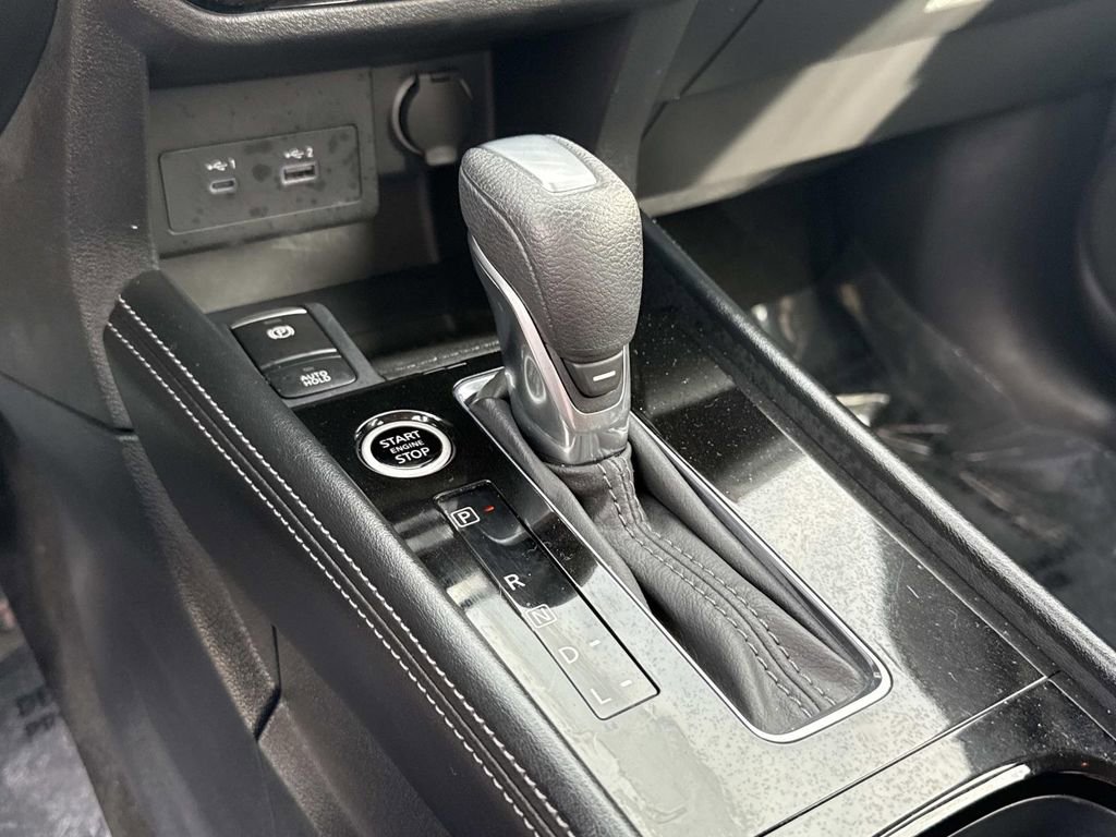 Used 2024 Nissan Kicks SR image 26