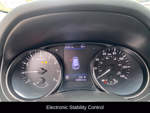 Used 2018 Nissan Rogue SV w/ Premium Package FWD image 11