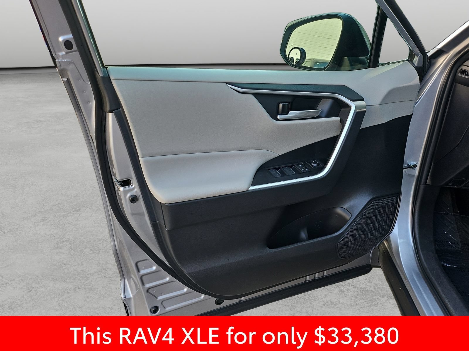 Used 2023 Toyota RAV4 XLE AWD/4WD image 34