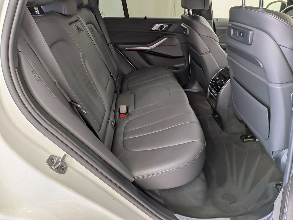 Used 2021 BMW X5 xDrive40i w/ Executive Package AWD/4WD image 33