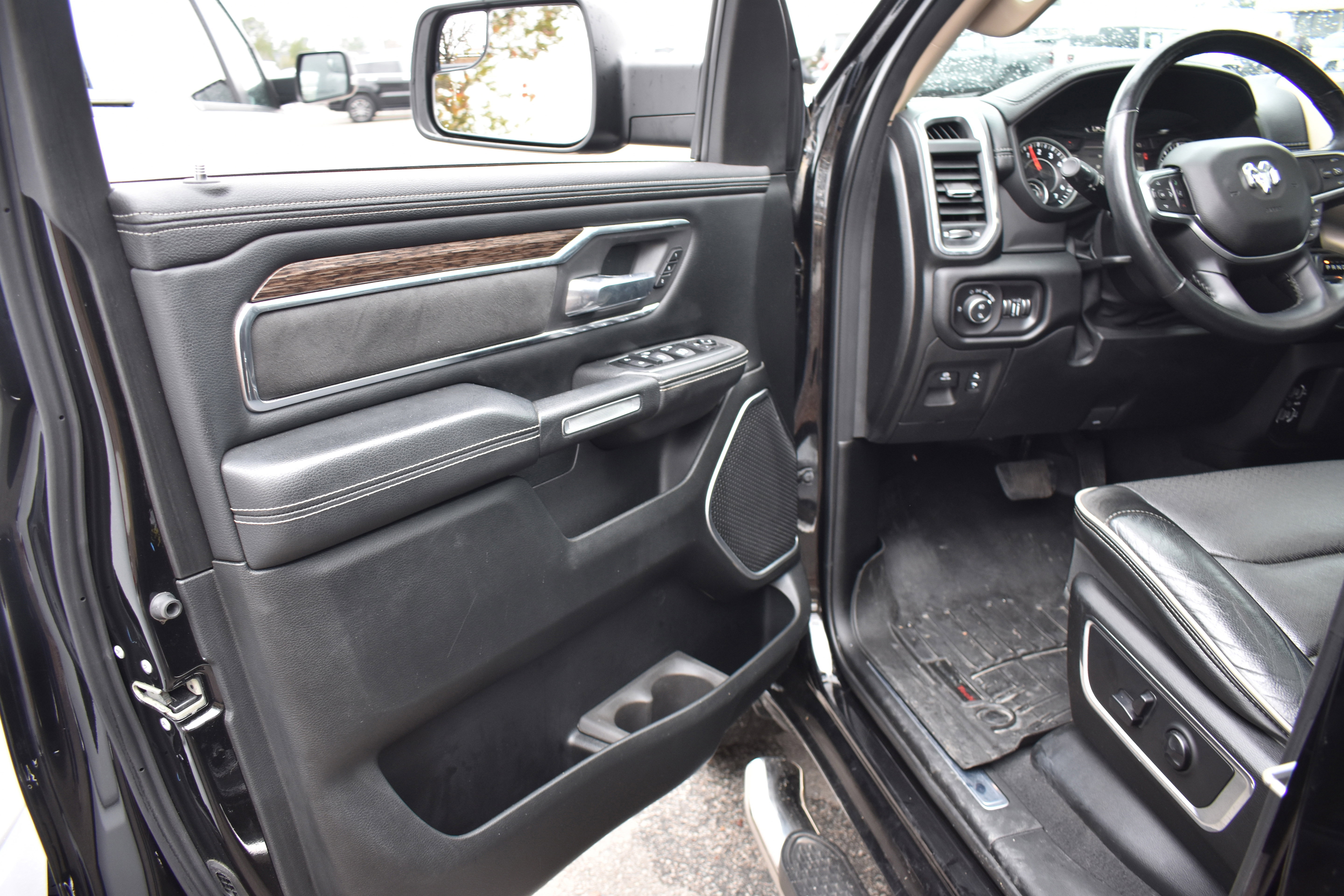Used 2019 RAM 1500 Laramie image 21