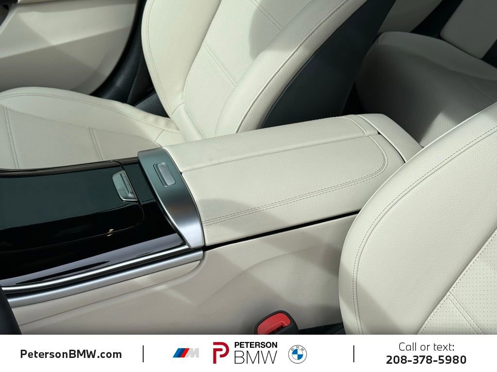 Used 2025 Mercedes-Benz C 300 4MATIC Sedan image 17