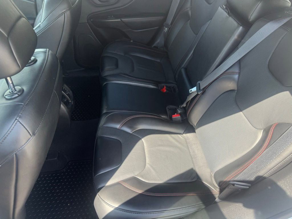 Used 2022 Jeep Cherokee Trailhawk w/ Premium Leather Package AWD/4WD image 37