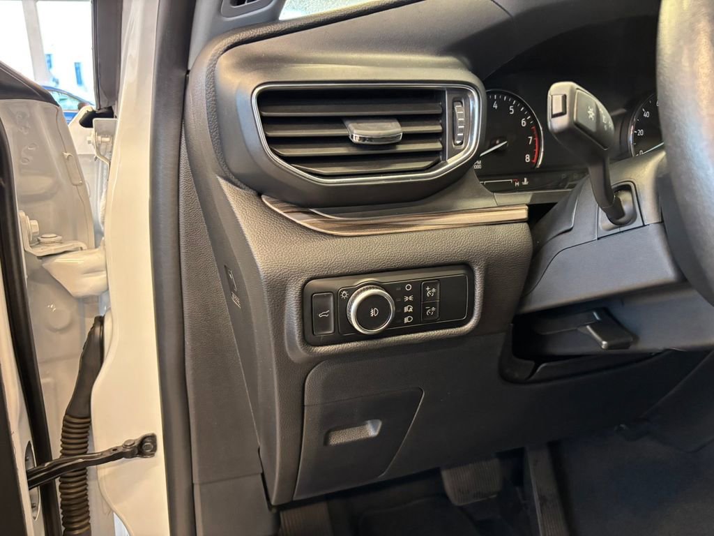 Used 2023 Ford Explorer Limited image 16