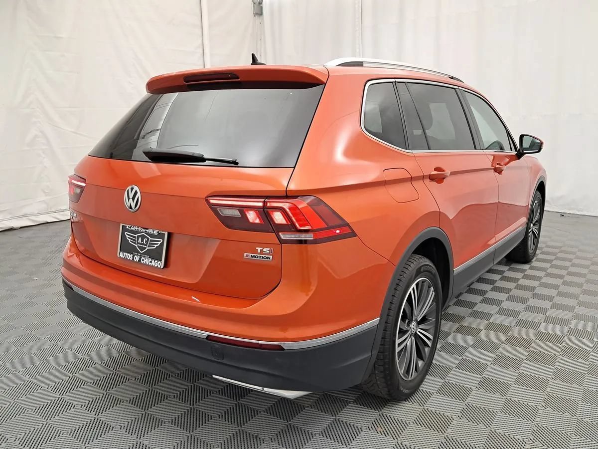 Used 2018 Volkswagen Tiguan SEL w/ 3rd Row Seat Package AWD/4WD image 3