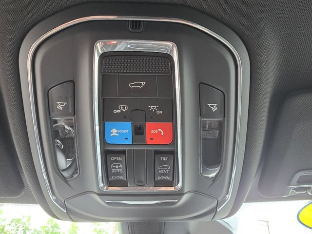 Used 2023 Jeep Grand Cherokee Altitude AWD/4WD image 26