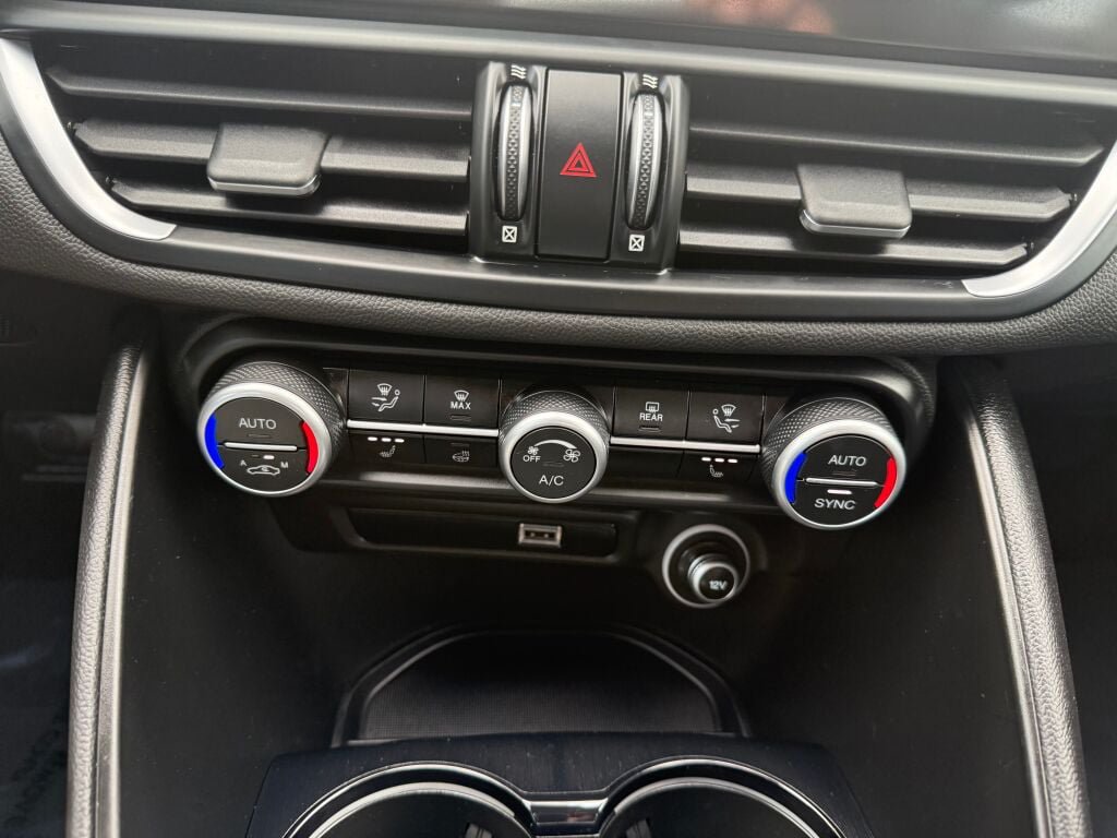 Used 2020 Alfa Romeo Giulia AWD image 20