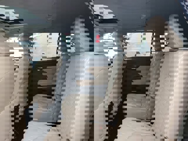 Used 2023 Toyota Highlander XLE image 11