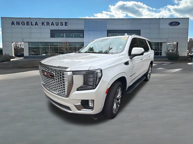Used 2024 GMC Yukon Denali w/ Advanced Technology Package AWD/4WD image 3