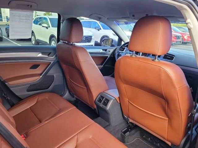 Used 2017 Volkswagen Golf Alltrack S image 3