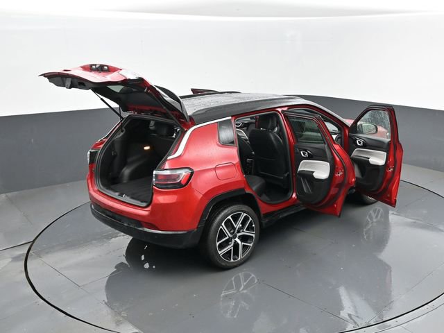 Used 2025 Jeep Compass Limited w/ Elite Group image 28