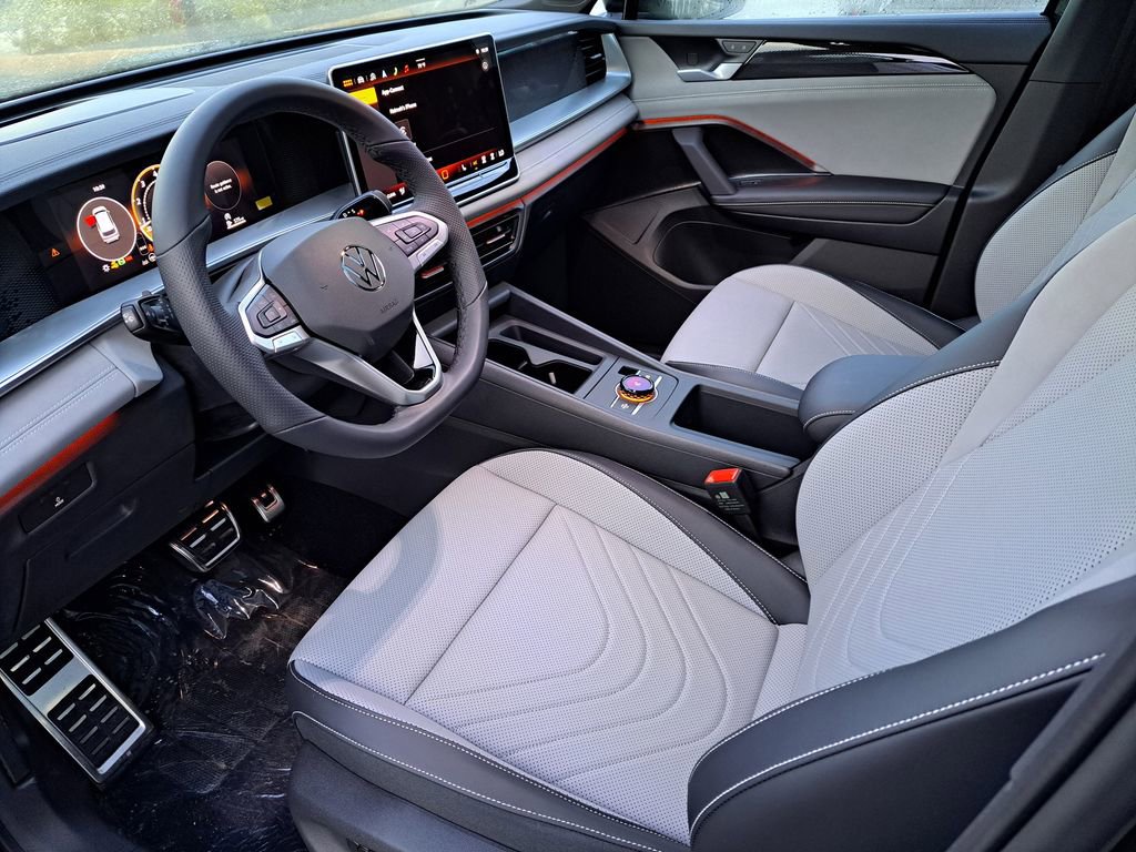 New 2026 Volkswagen Tiguan SE R-Line image 7