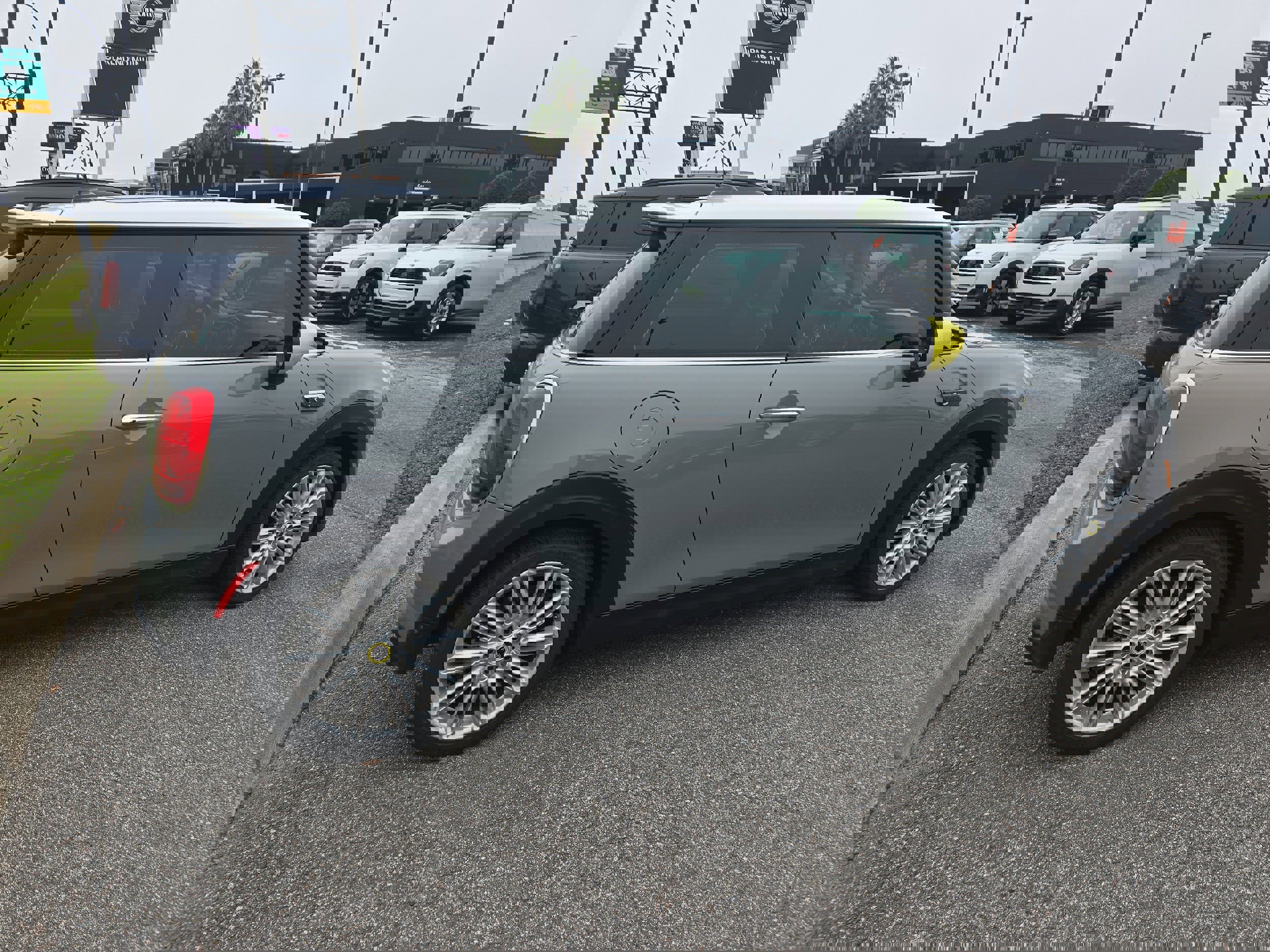 Certified 2023 MINI Cooper SE image 2