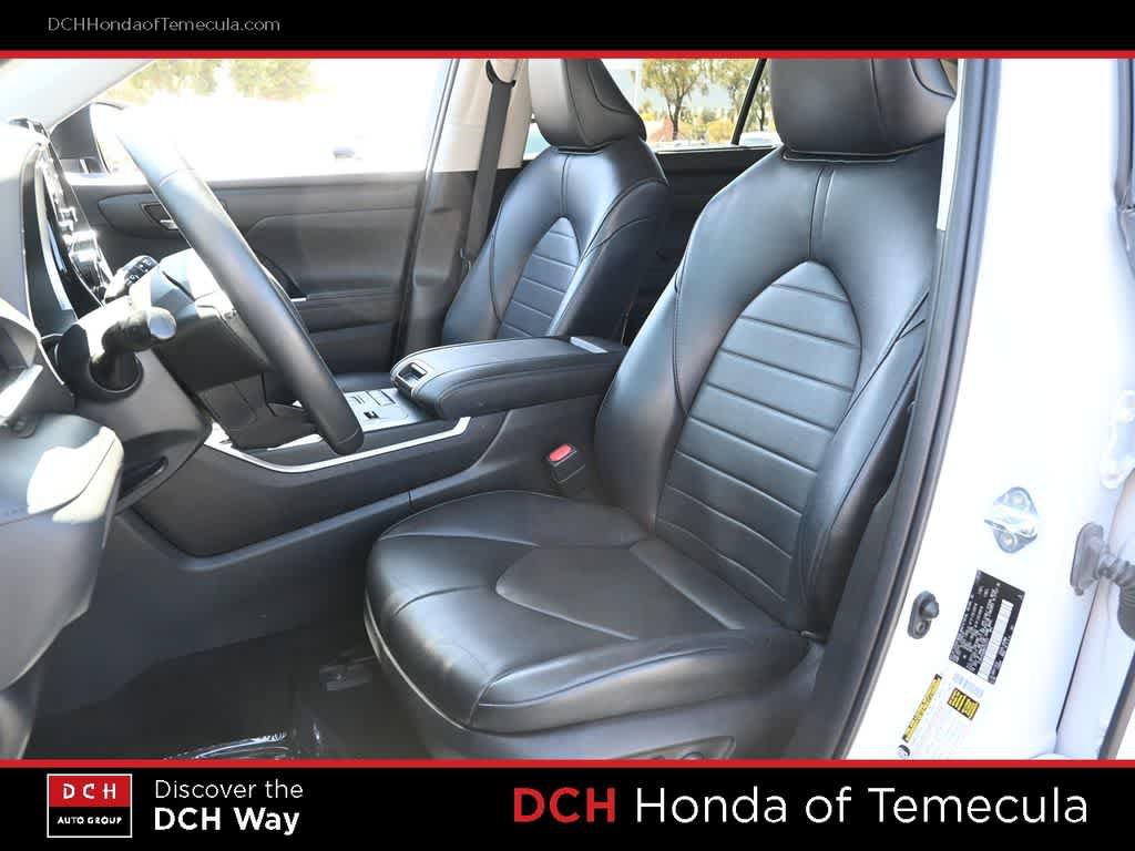 Used 2022 Toyota Highlander XLE FWD image 18