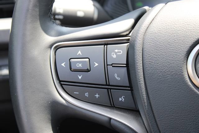 Certified 2023 Lexus UX 250h FWD w/ Accessory Package (Z2) image 18