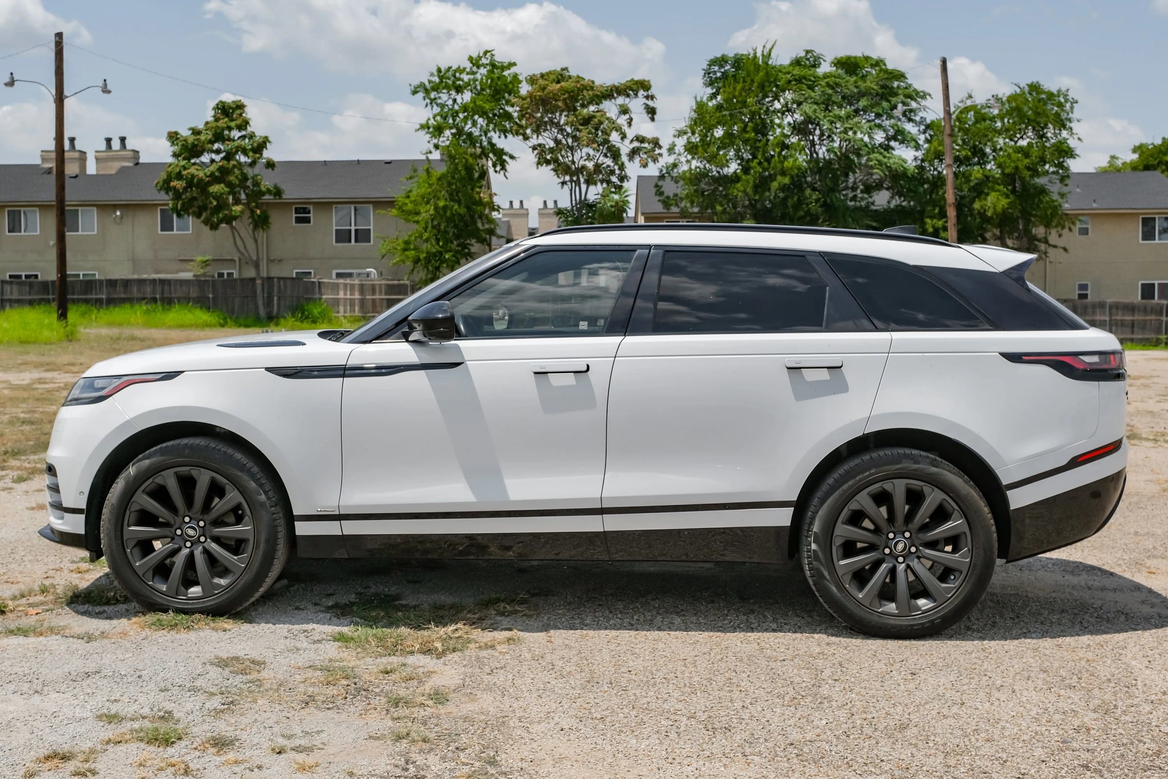 Used 2018 Land Rover Range Rover Velar R-Dynamic SE image 12