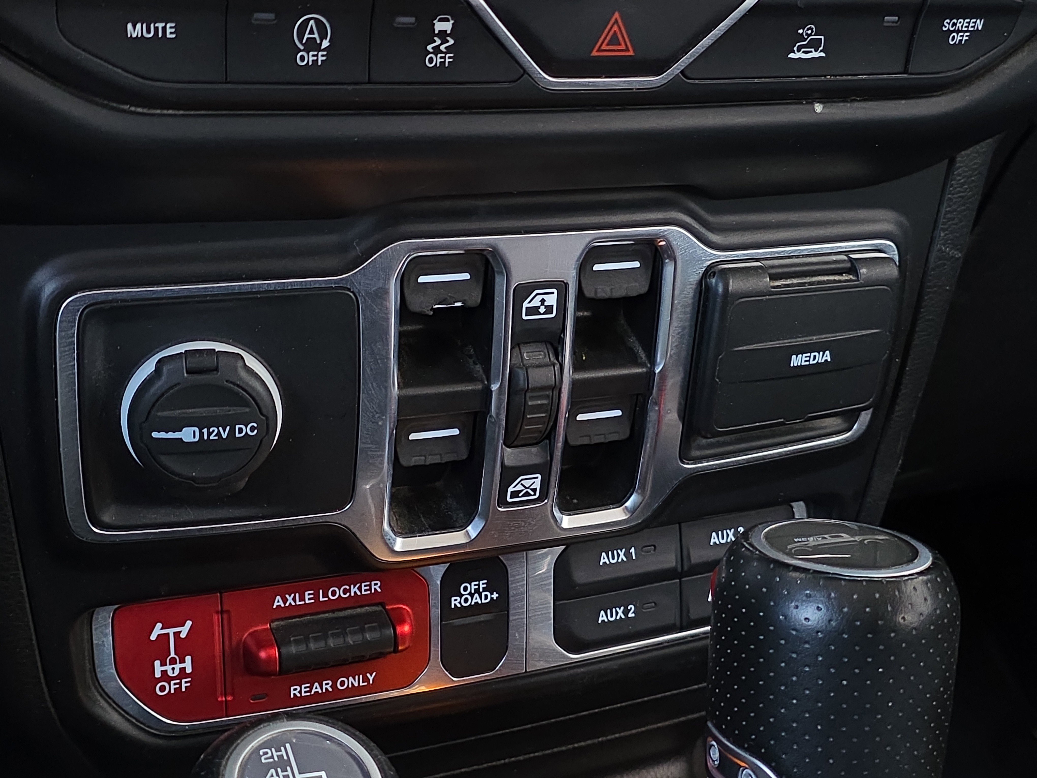 Used 2022 Jeep Gladiator Mojave w/ Cold Weather Group image 23