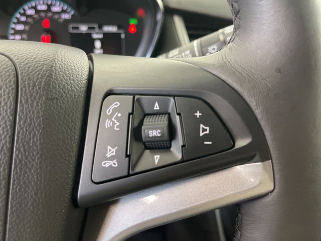 Used 2022 Chevrolet Trax LT w/ LT Convenience Package image 6