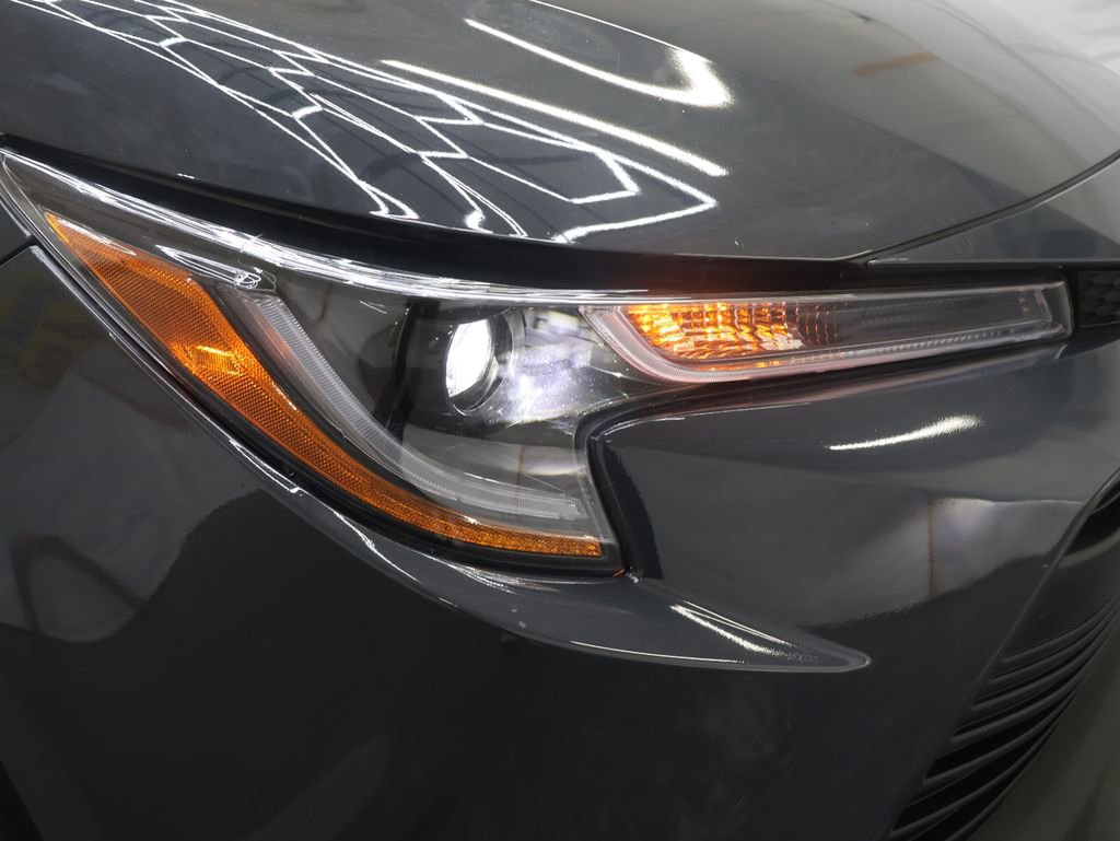 Used 2025 Toyota Corolla LE image 29