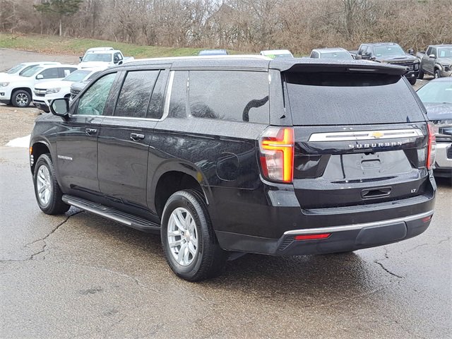 Used 2024 Chevrolet Suburban LT image 3