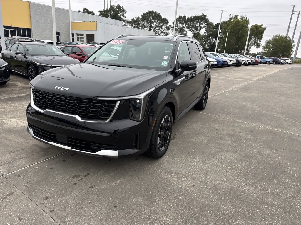 Certified 2025 Kia Sorento S w/ Panoramic Sunroof Package image 4