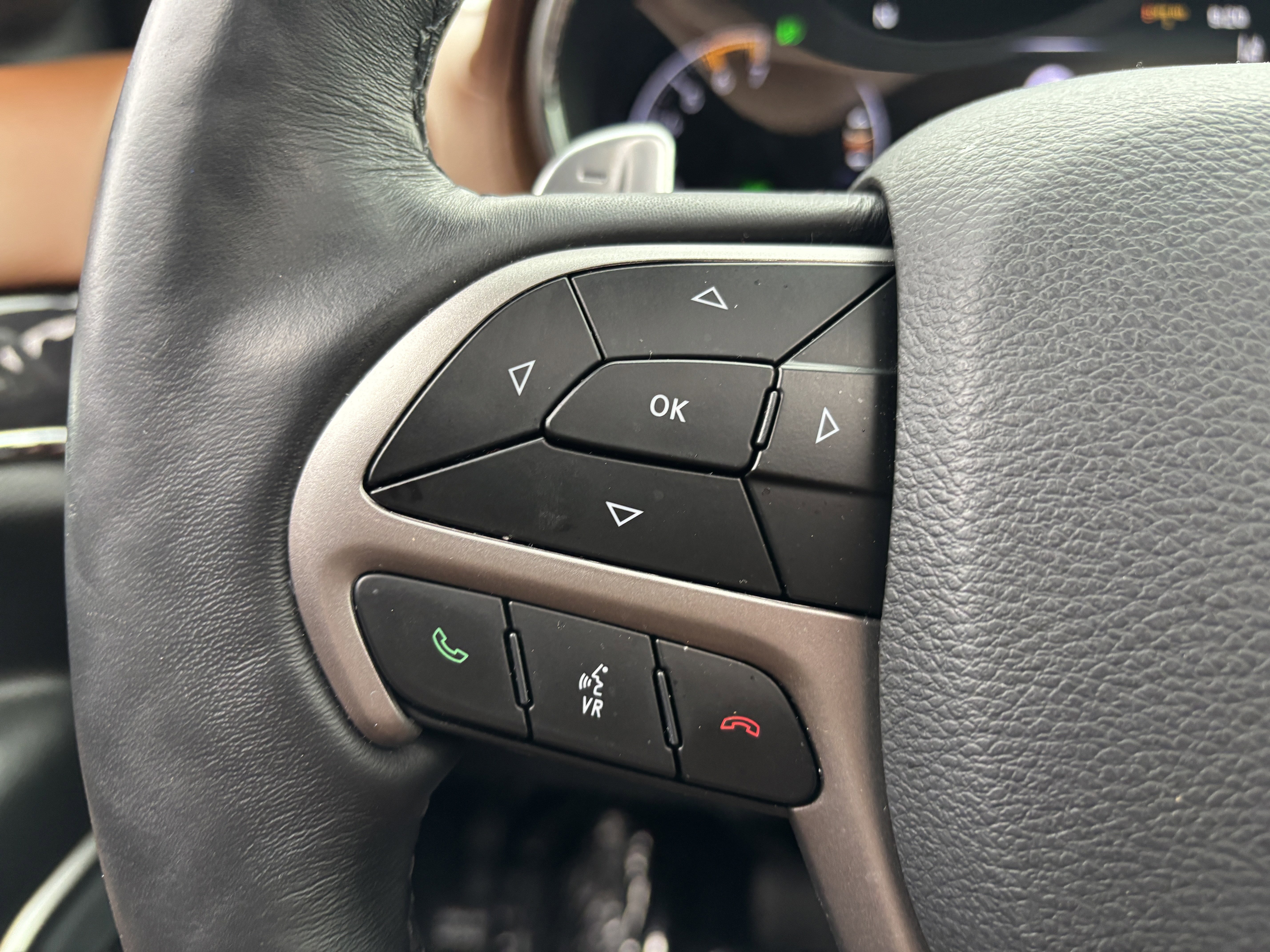 Used 2020 Jeep Grand Cherokee Overland image 28