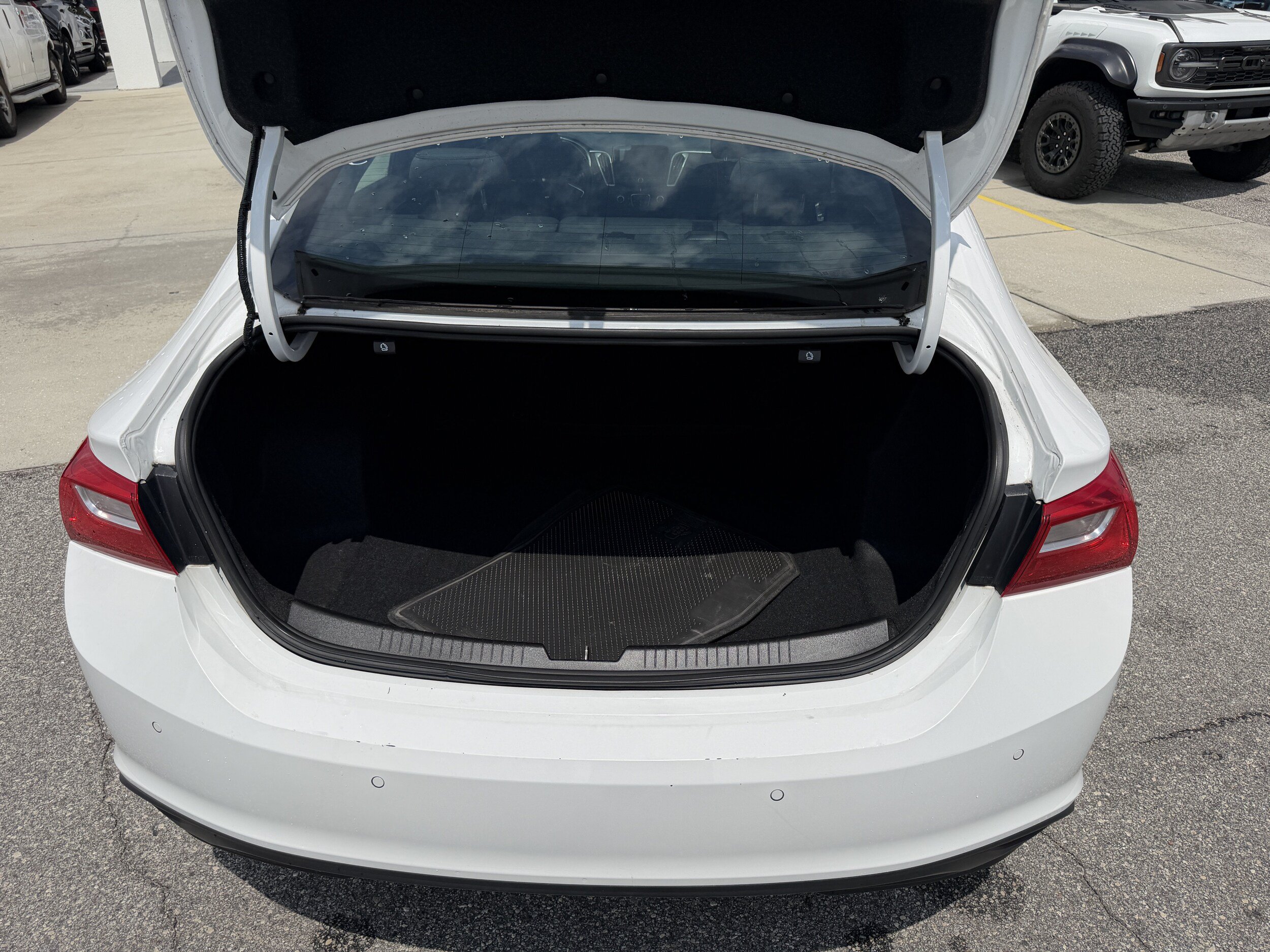 Used 2024 Chevrolet Malibu LT FWD image 12