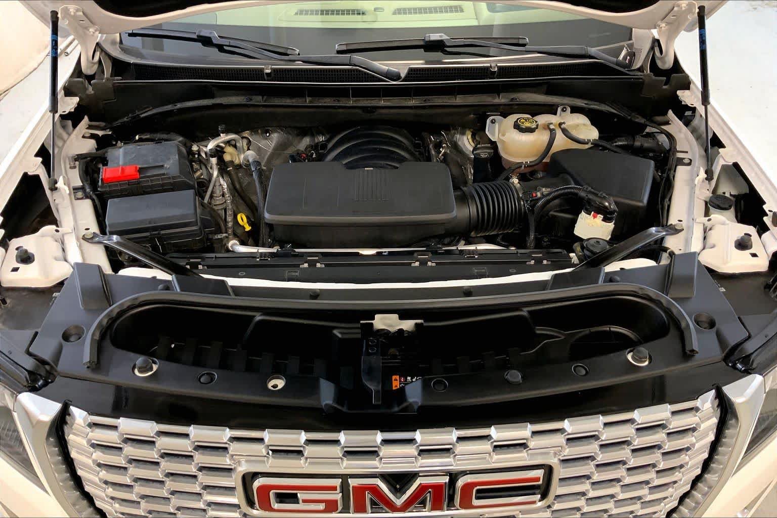Used 2023 GMC Yukon XL Denali w/ Advanced Technology Package AWD/4WD image 30
