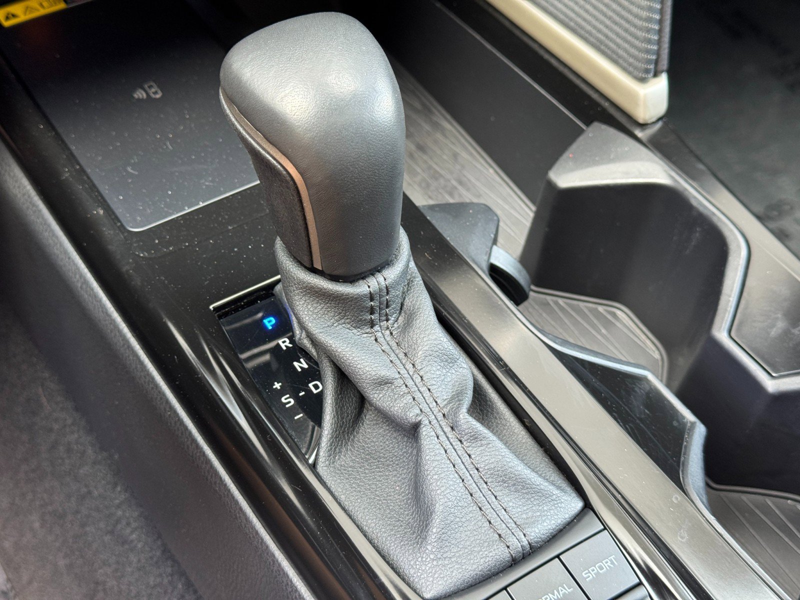 Used 2025 Toyota Camry SE image 30
