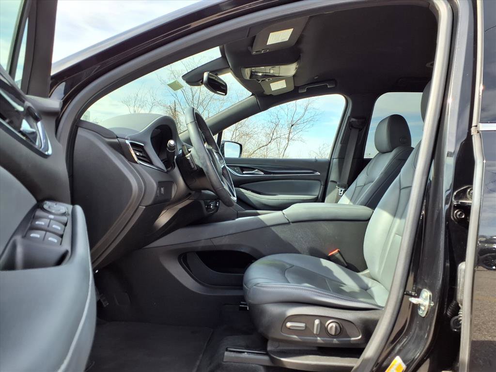 Used 2023 Buick Enclave Essence image 22