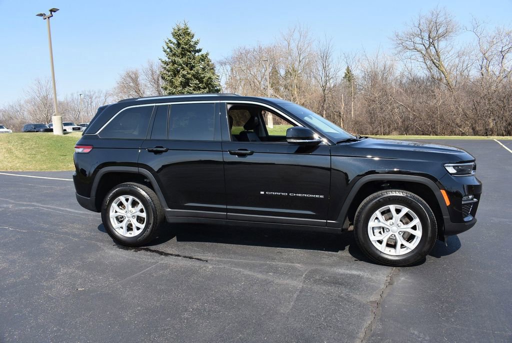 Used 2024 Jeep Grand Cherokee Limited image 4