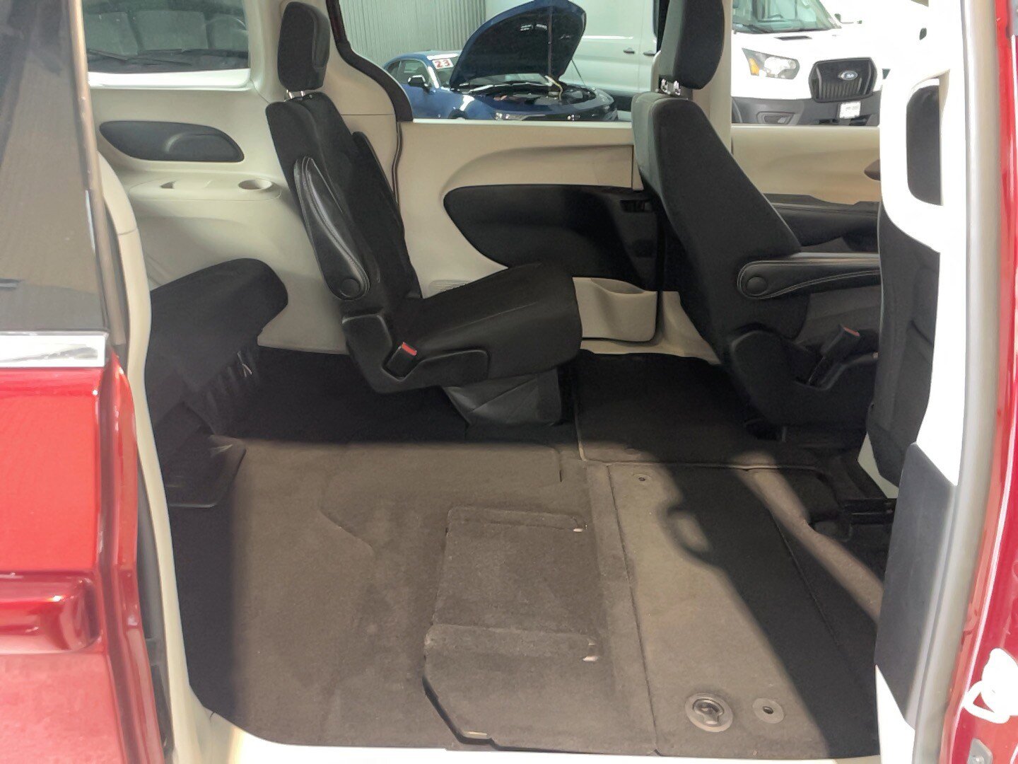 Used 2022 Chrysler Voyager LX image 20