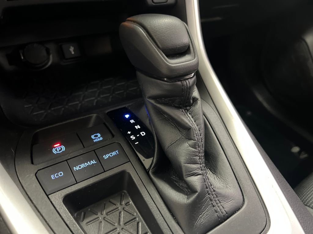 Used 2021 Toyota RAV4 LE image 26