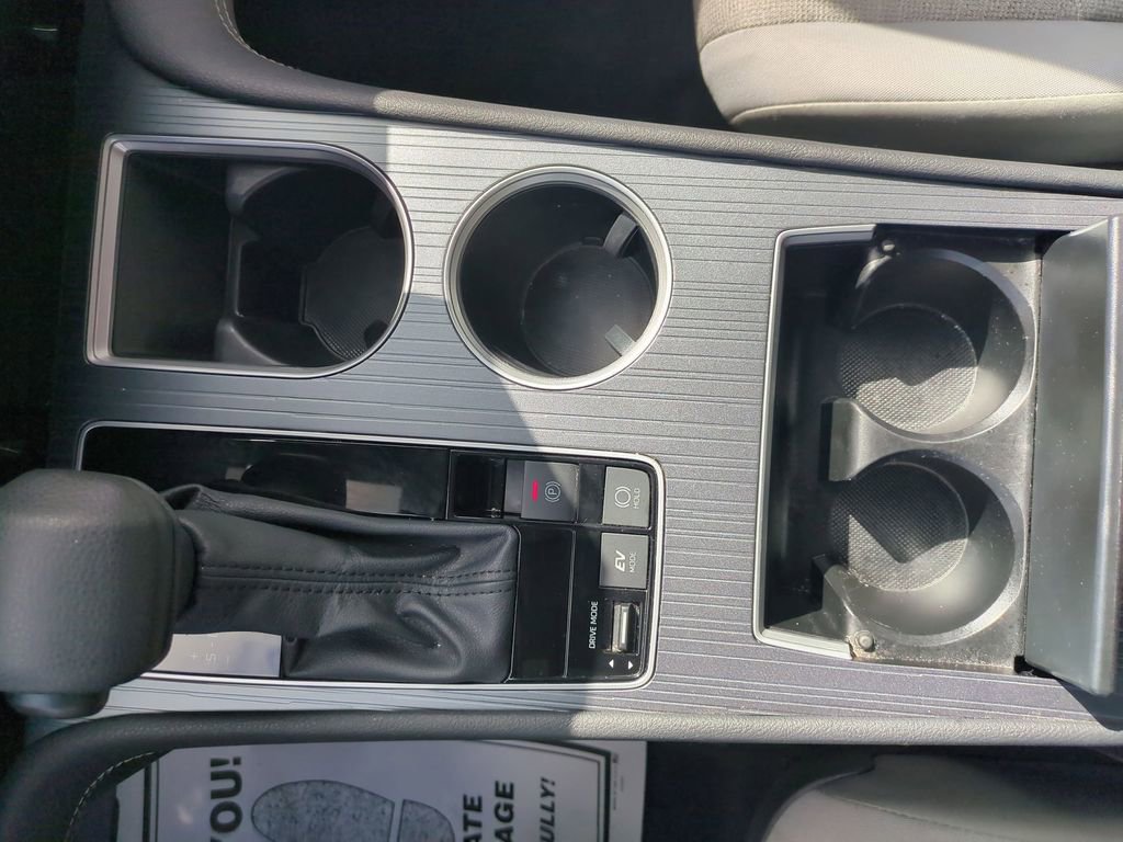 Used 2025 Toyota Sienna LE image 24