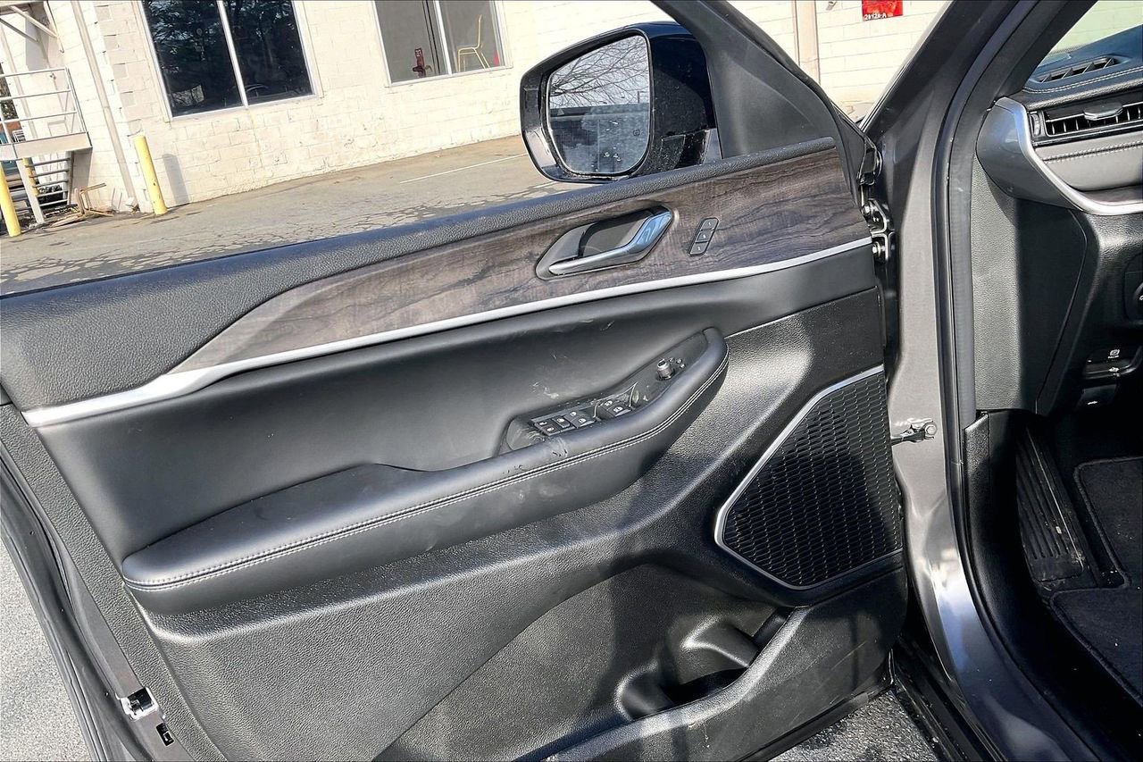 New 2026 Jeep Grand Cherokee Limited w/ Limited Altitude Package AWD/4WD image 27