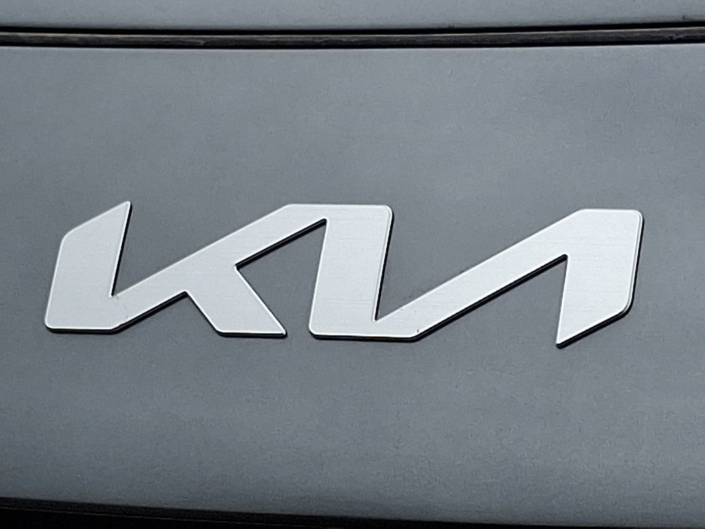 Certified 2025 Kia Niro EX image 24