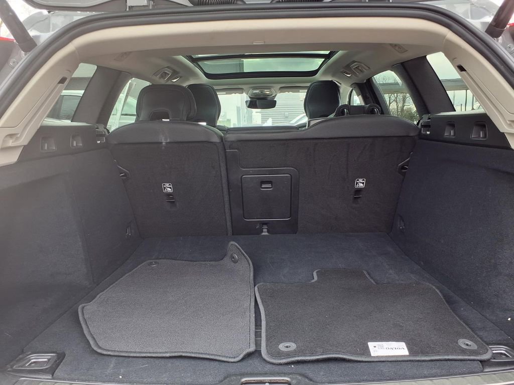 Used 2025 Volvo V60 B5 Cross Country Plus image 19